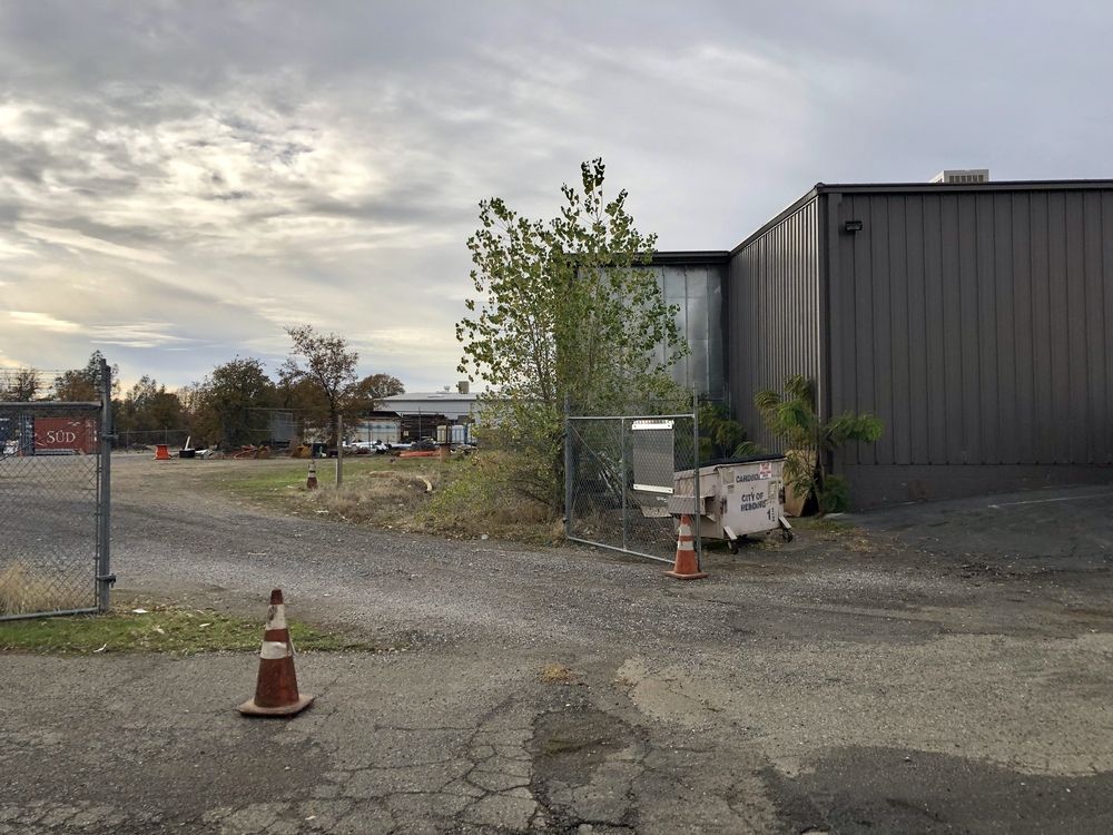 4361 Caterpillar Rd, Redding, CA 96003